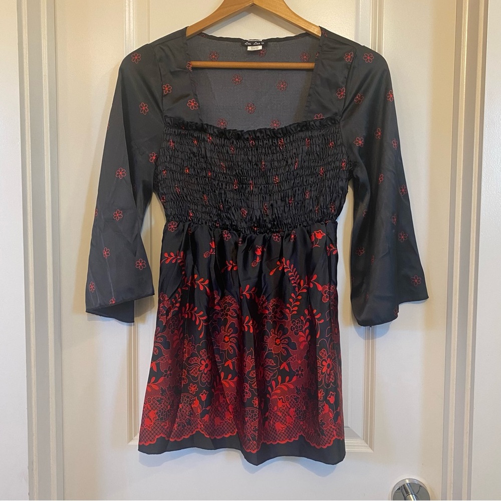 2000s Lia Lee y2K babydoll top black red floral satiny bell sleeve medium